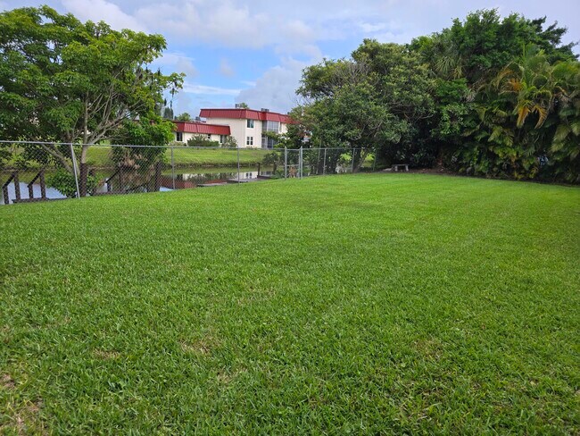 Building Photo - 939 Hibiscus Dr