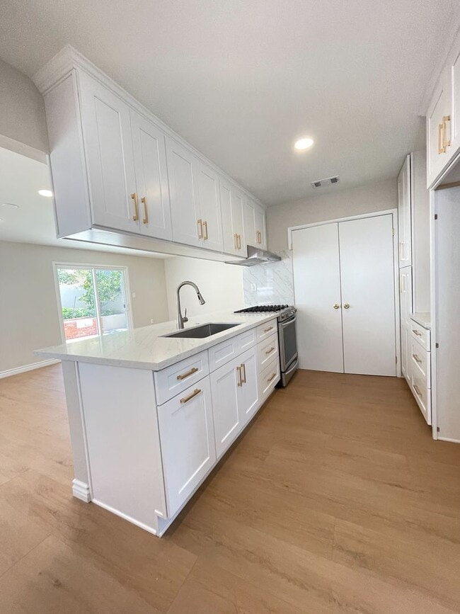 Building Photo - Charming Mission Hills 3-Bedroom Gem with ...