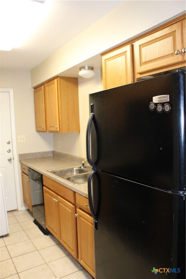 Building Photo - 229 Craddock Ave