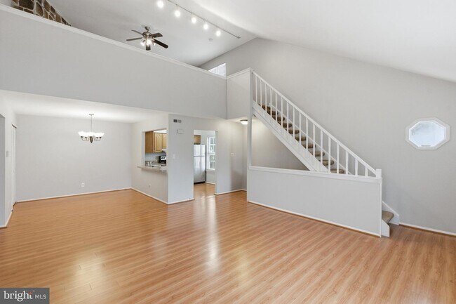 Building Photo - 321B Delancey Pl