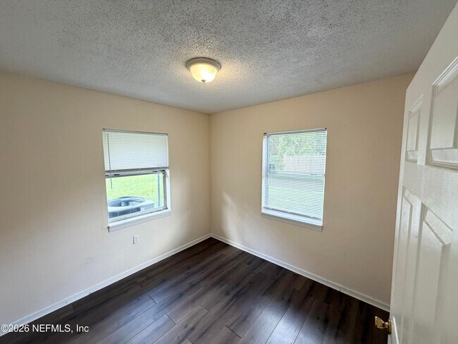Building Photo - 2052 Navaho Ave