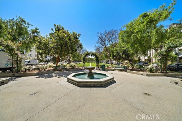 Building Photo - 6001 Crescent Park E