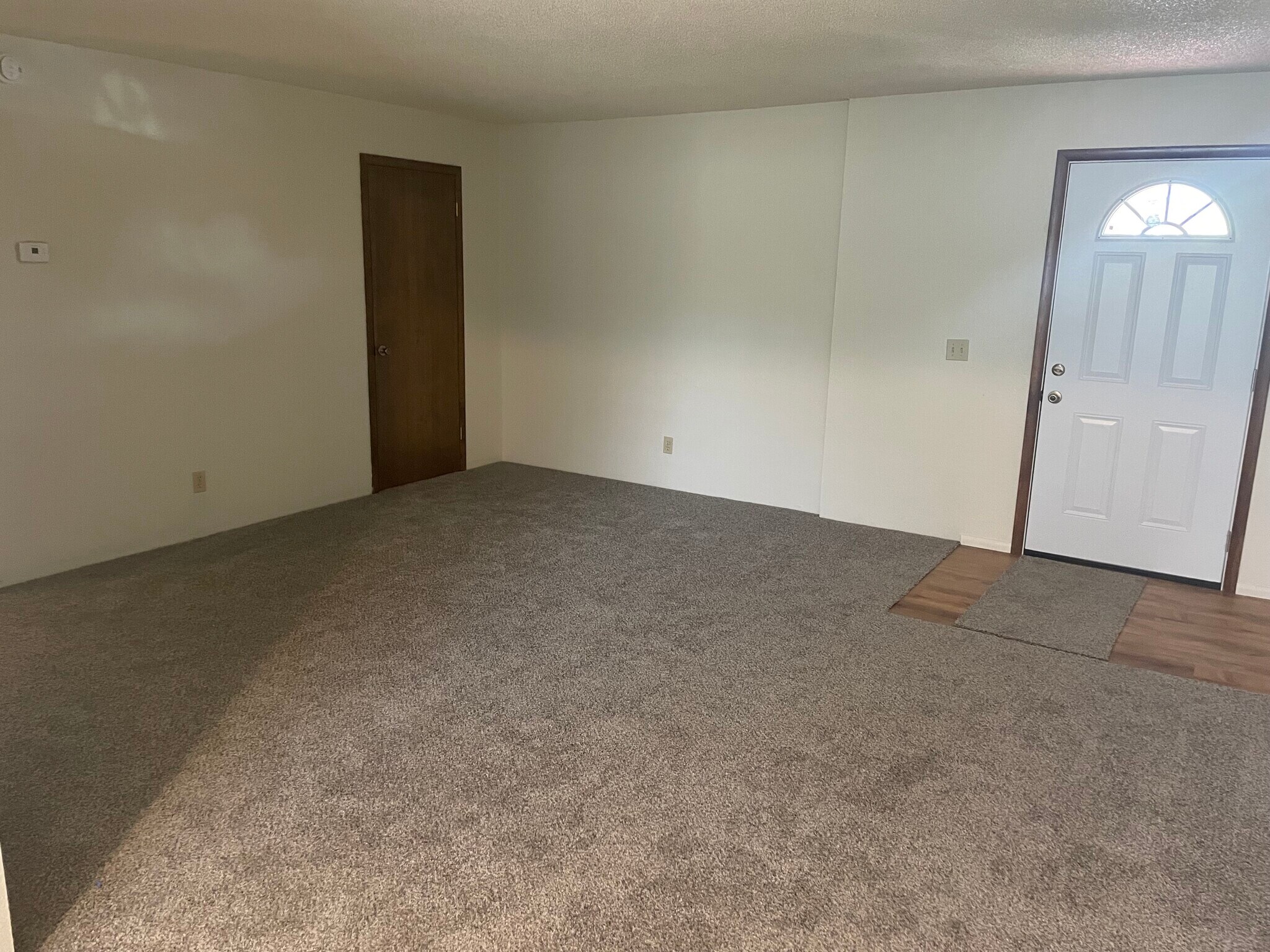 Building Photo - 2495 S Mountain View Dr
