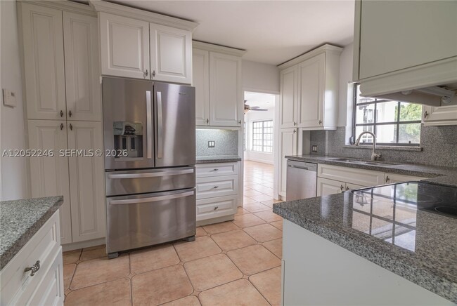 Building Photo - 740 Jeronimo Dr