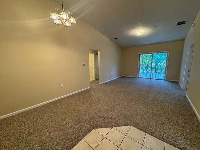 Building Photo - $500.00 Off 1st Month's Rent! Timber Run Condo