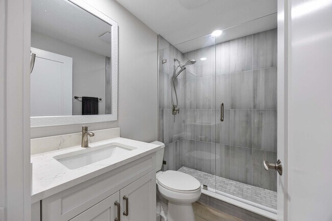 Building Photo - 886 Tanbark Dr