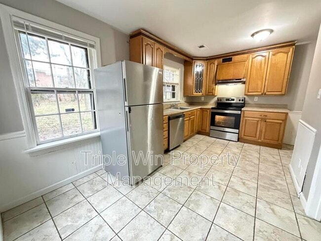 Building Photo - 520 Hentschel Pl