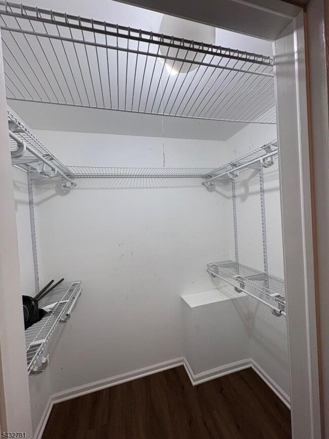 Building Photo - 270 Silleck St