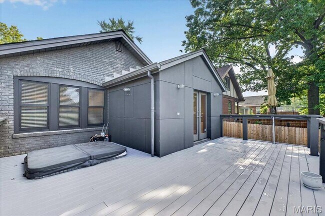 Building Photo - Richmond Heights Home!