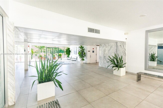Building Photo - 401 Golden Isles Dr