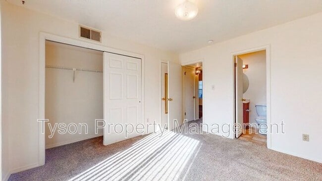 Building Photo - 13908 Jason Pl NE