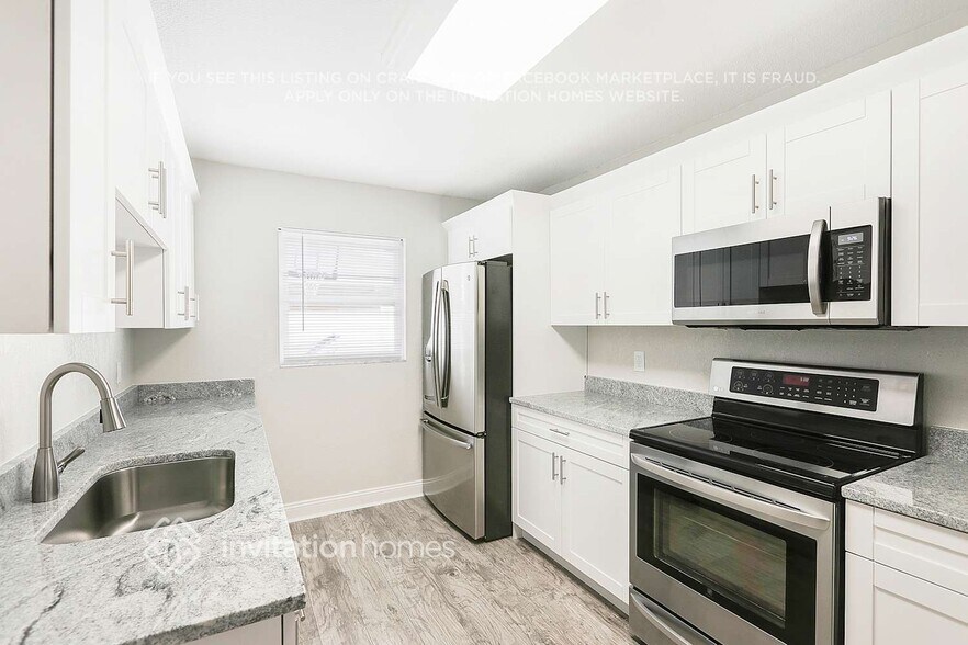 Building Photo - 909 Skyview Dr