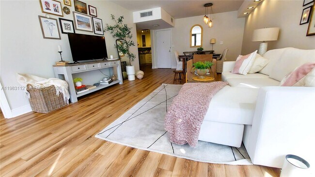 Building Photo - 3375 N Country Club Dr