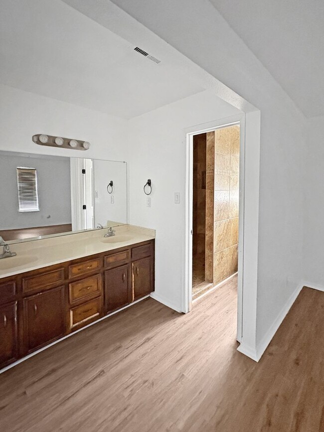 Building Photo - 4000 Mescalero Dr