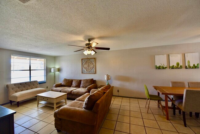 Building Photo - 710 W Cantu Rd