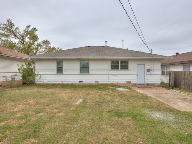 Building Photo - 4421 NW 31st St