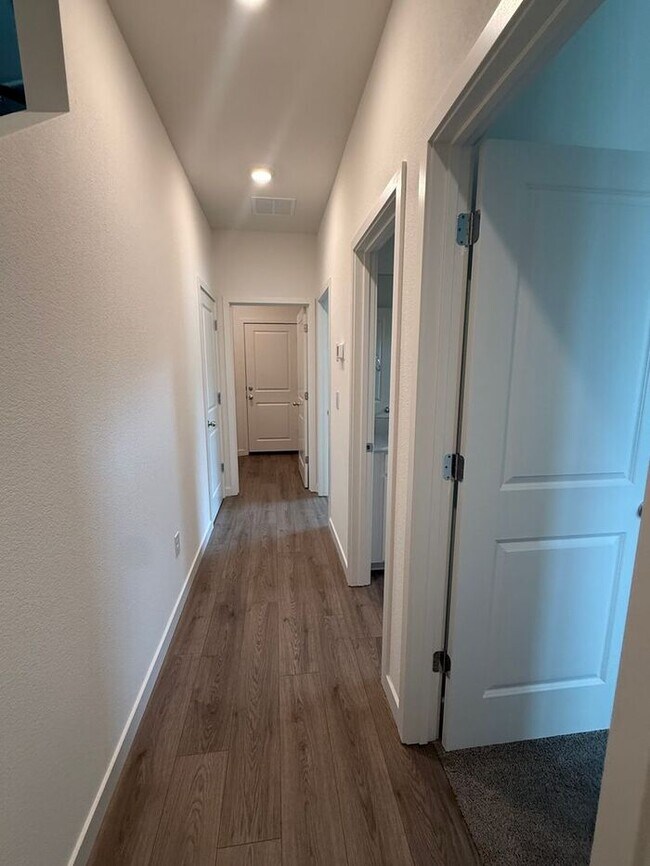 Building Photo - Brand-New 3 Bed | 2.5 Bath Townhome in Carson City