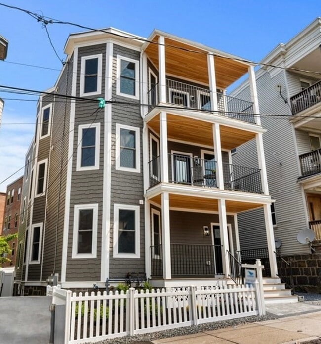 Building Photo - 31 Cunningham St