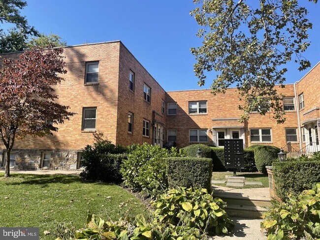 Building Photo - 203 Sycamore Ave
