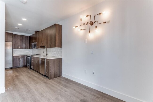 Building Photo - 2213 Poquito St