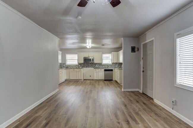 Building Photo - MOVE IN SPECIAL: FIRST FULL MONTH FREE