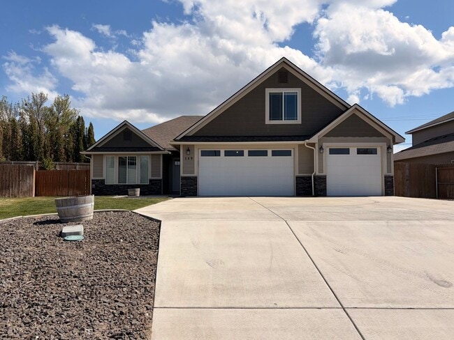 Building Photo - Gorgeous Craftsman Home- 5 bed, 3 Full Bath- Includes Landscaping!