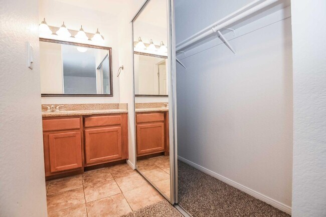 Building Photo - 3715 Tallyho Dr