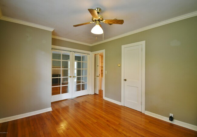 Building Photo - 2929 Arapahoe Ave