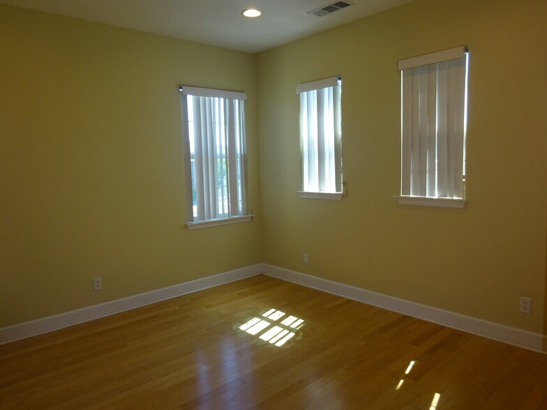 Building Photo - 3100 Tewksbury Way
