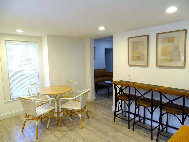 Building Photo - 18 Pleasant St