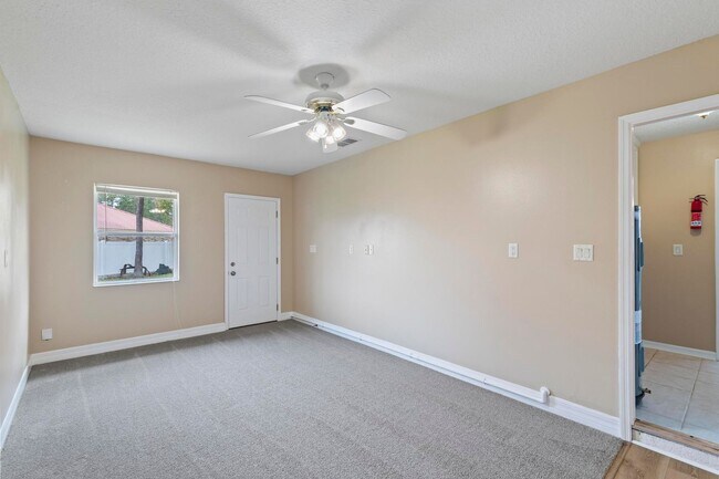 Building Photo - 40 Riddle Dr