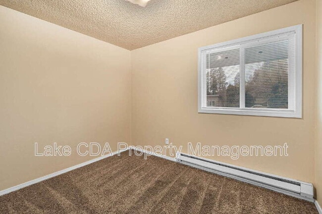 Building Photo - 906 N 2nd St