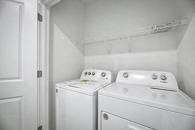 Building Photo - 61 Mellowood Ln