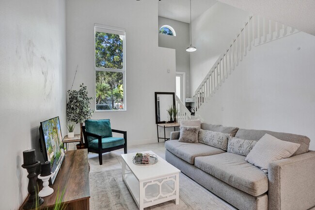 Building Photo - 9841 NW 9th Ct