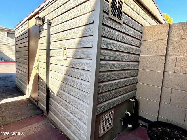 Building Photo - 4324 N Parkway Ave