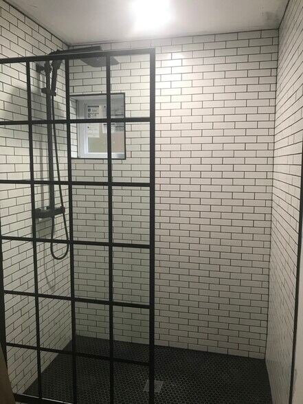 Building Photo - 3121 Lyndale Pl SE