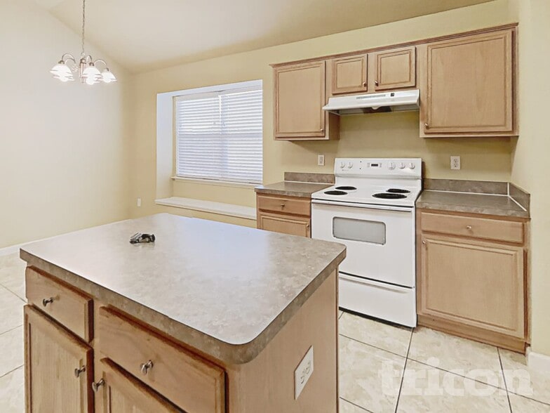 Building Photo - 1205 Rio Vista Dr