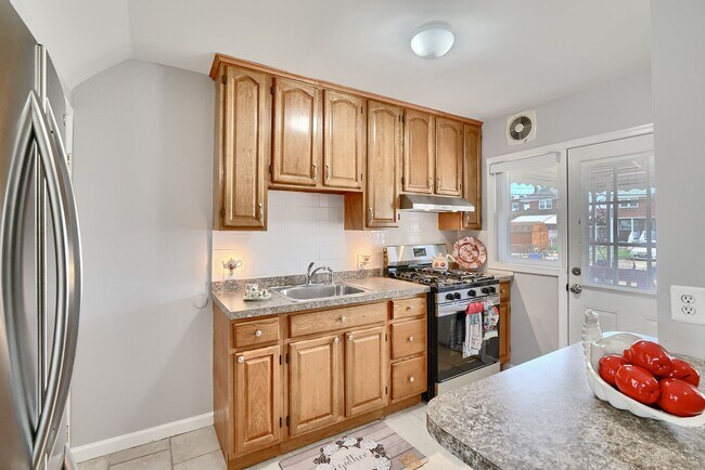 Building Photo - Spacious Townhome 3Bed/2Bath in Dundalk