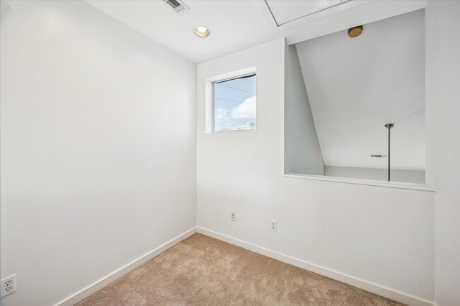 Building Photo - 2508 Calumet St
