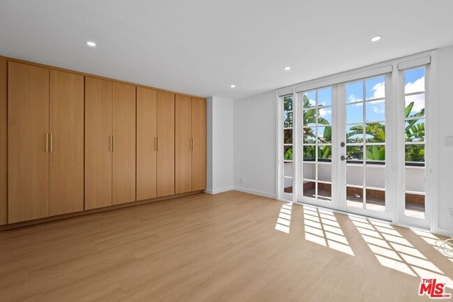 Building Photo - 9315 Lloydcrest Dr