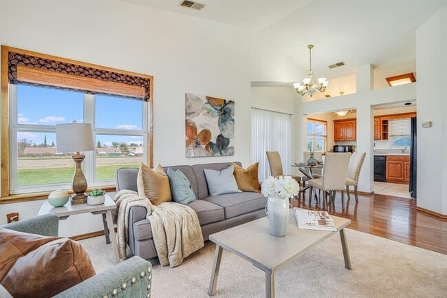 Building Photo - 1561 Spring Ct