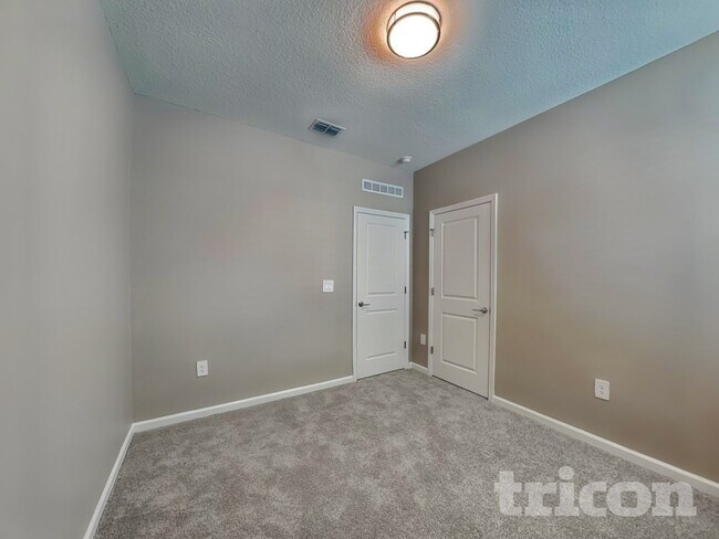 Building Photo - 741 Honeyrock St