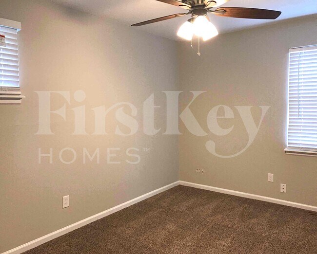 Building Photo - 14805 S Wyandotte Dr