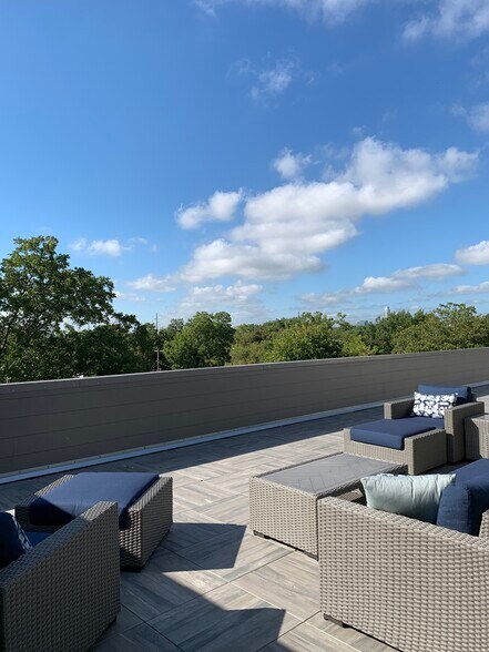 Communal 3rd floor patio - 2213 Poquito St