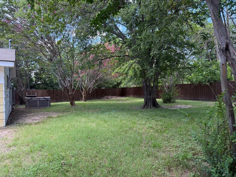 Backyard - 117 Westway Dr