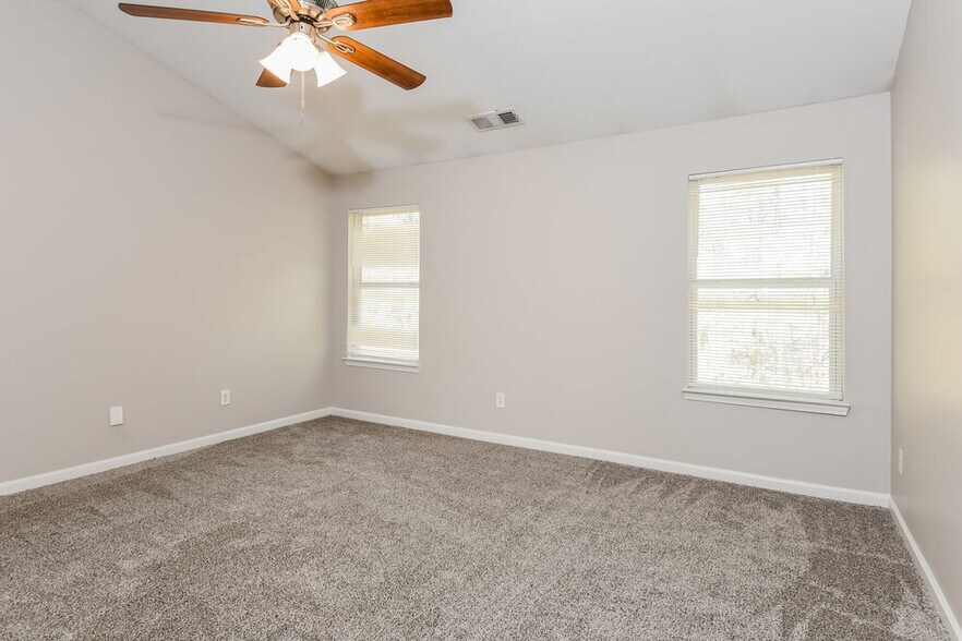 Building Photo - 250 Alamosa Path SW