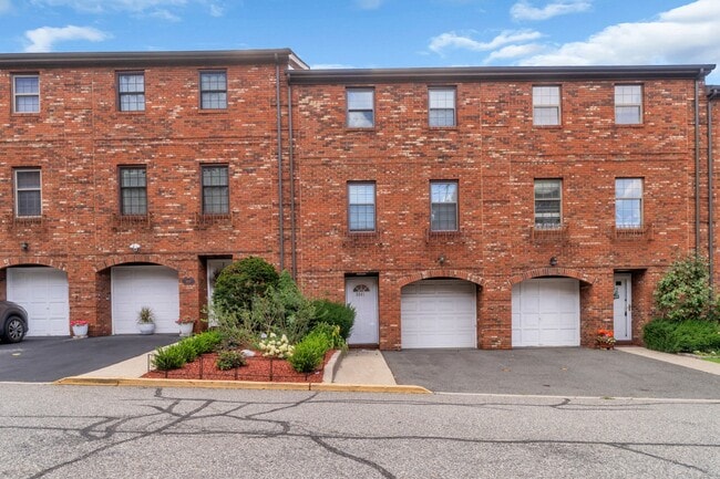 Building Photo - 3641 Bergen Ct
