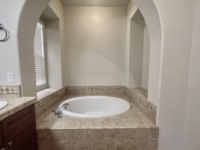 Building Photo - 6408 Vilamoura Way