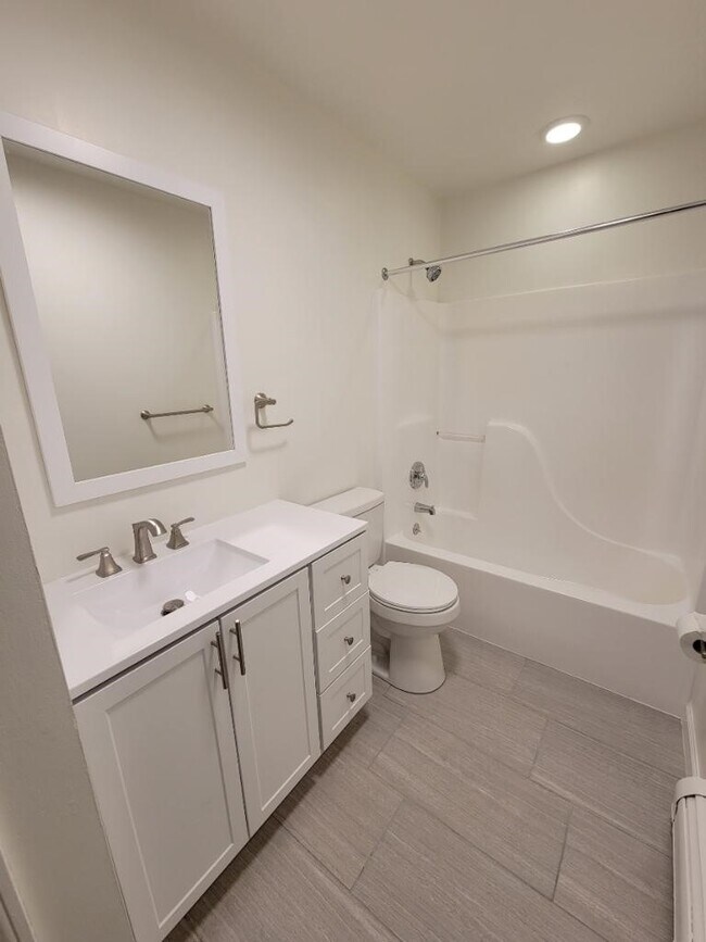 Building Photo - 121 Depew Ave