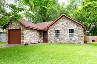 Building Photo - 1019 Pine St